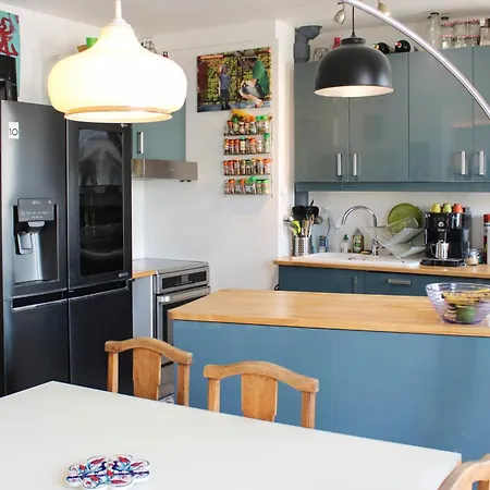 Bright With Balcony - 6 People * Clichy